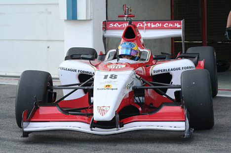 Sébastien Bourdais tester på Magny-Cours.
(Foto: Superleague Formula)